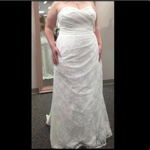 Ivory Strapless Sweetheart Lace Wedding Dress